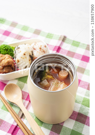 Soup jar lunch: Minestrone soup 138657900
