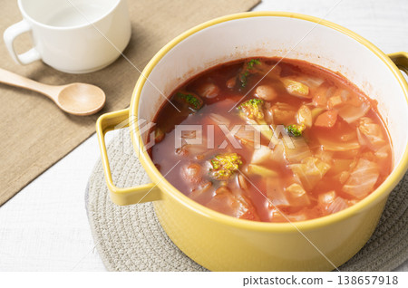 蔬菜通心粉湯 蔬菜通心粉湯 138657918