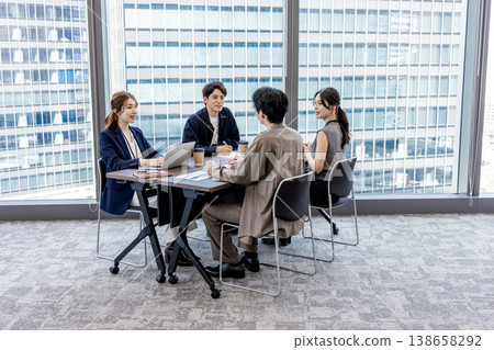 Young business people having a meeting Young business people having a meeting 138658292