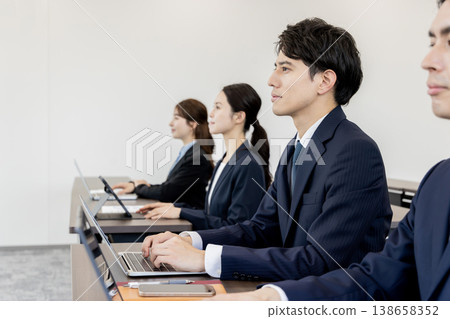 Business man receiving training 138658352