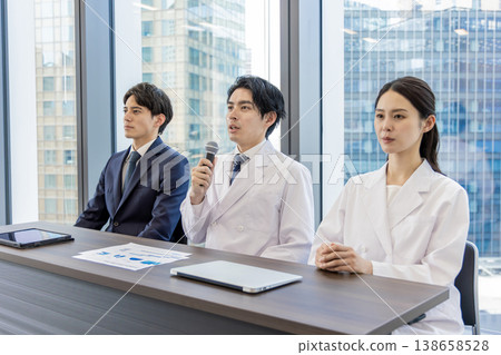 醫務人員術前會議 138658528