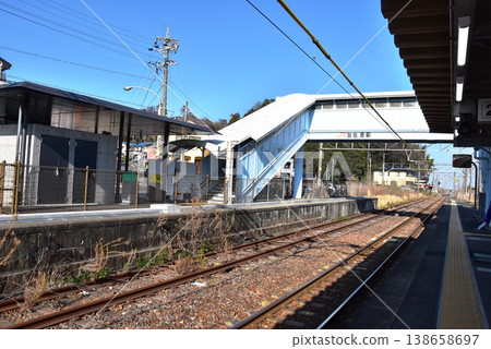 三重縣鈴鹿市JR笠裡月台及車站大樓 三重縣鈴鹿市JR笠裡月台及車站大樓 138658697