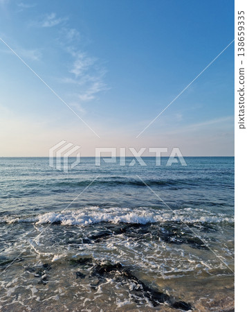This is Gwakji Beach in Jeju Island, which has basalt rocks. 138659335