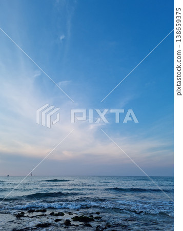 This is the dawn view of Gwakji Beach in Jeju. 138659375