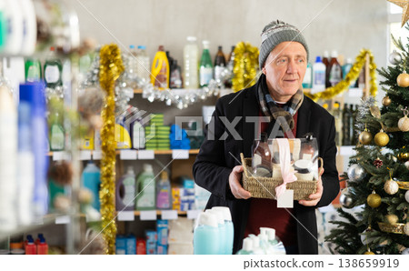 Elderly man choosing a festive shower set in a Christmas supermarket 138659919