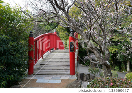 冠里天滿宮神社和橫跨梅花村的冠裡橋(山口縣光市) 冠里天滿宮神社和橫跨梅花村的冠裡橋(山口縣光市) 138660627