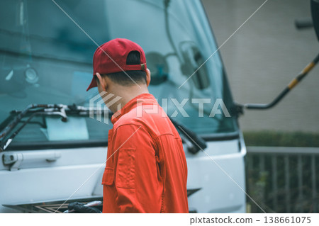 Truck mechanic Truck mechanic 138661075