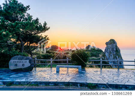 長崎縣壹岐市猿岩及春季日落 138661269