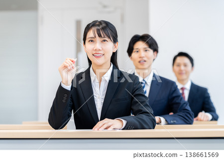 參加研討會的女企業家們。照片由東京電子學院電波學園教育基金會提供。 138661569