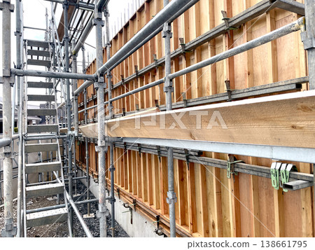 Construction sites - concrete formwork and scaffolding Construction sites - concrete formwork and scaffolding 138661795