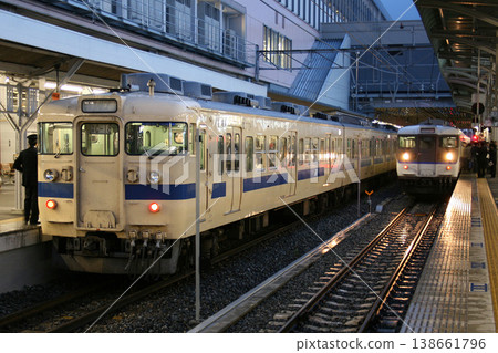 A 115 series train on the Sanyo Main Line in the Hiroshima area, stopped at Okayama Station (2008) A 115 series train on the Sanyo Main Line in the Hiroshima area, stopped at Okayama Station (2008) 138661796