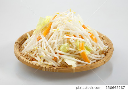 混合豆芽(胡蘿蔔和捲心菜) 混合豆芽(胡蘿蔔和捲心菜) 138662287