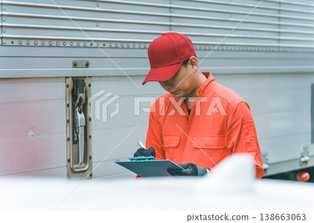 Large Vehicle Mechanic Large Vehicle Mechanic 138663063