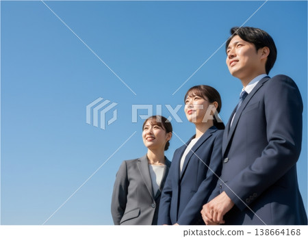 著眼於未來的商業人士，無論男女。 138664168