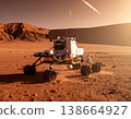 太空人和探測車在火星表面執行太空任務，背景是岩石遍布的沙漠荒野和山脈。 138664927