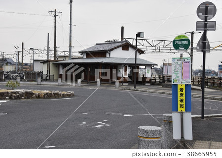 Idagawa Station and bus stop on the Kansai Main Line, Kameyama City, Mie Prefecture Idagawa Station and bus stop on the Kansai Main Line, Kameyama City, Mie Prefecture 138665955