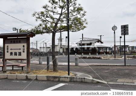 Idagawa Station on the Kansai Main Line and a Tokaido road information board in Kameyama City, Mie Prefecture. Idagawa Station on the Kansai Main Line and a Tokaido road information board in Kameyama City, Mie Prefecture. 138665958