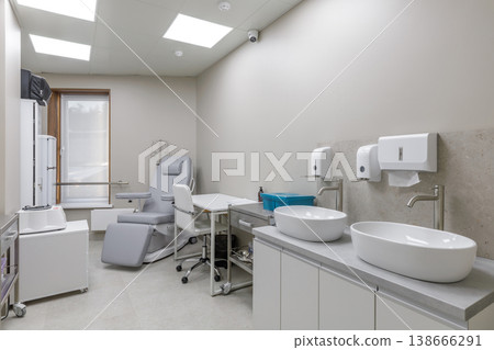Modern Medical Treatment Room with Dual Hygiene Station Modern Medical Treatment Room with Dual Hygiene Station 138666291