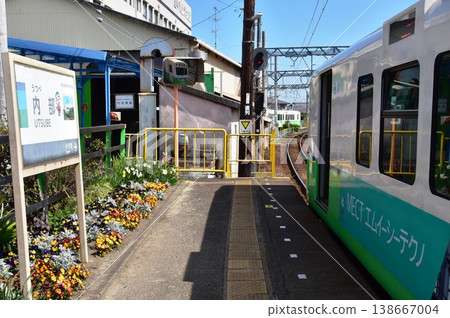 Mie Prefecture: Platform and train at Utsube Station on the Yokkaichi Asunaro Railway. Mie Prefecture: Platform and train at Utsube Station on the Yokkaichi Asunaro Railway. 138667004