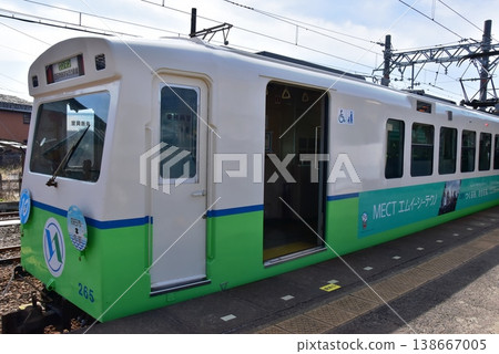 Mie Prefecture: Platform and train at Utsube Station on the Yokkaichi Asunaro Railway. Mie Prefecture: Platform and train at Utsube Station on the Yokkaichi Asunaro Railway. 138667005