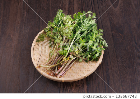 Fresh Japanese parsley served in a basket 138667748