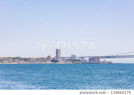 Okura Coast and Akashi Kaikyo Bridge (Akashi City, Hyogo Prefecture) Okura Coast and Akashi Kaikyo Bridge (Akashi City, Hyogo Prefecture) 138668179