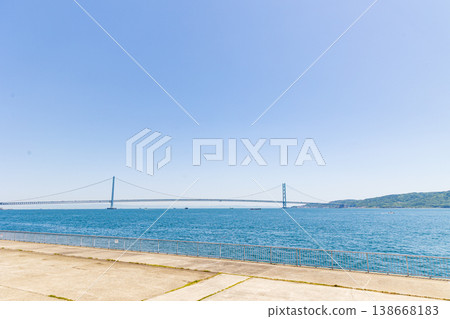 Okura Coast and Akashi Kaikyo Bridge (Akashi City, Hyogo Prefecture) Okura Coast and Akashi Kaikyo Bridge (Akashi City, Hyogo Prefecture) 138668183