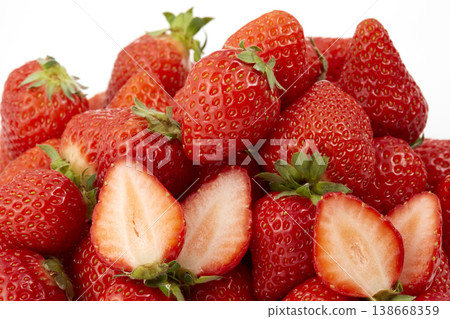 Delicious-looking fresh strawberries 138668359