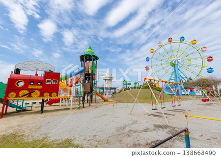 鹿兒島縣霧島市城山公園的新遊樂設施、摩天輪和觀景台的庫存照片。 138668490