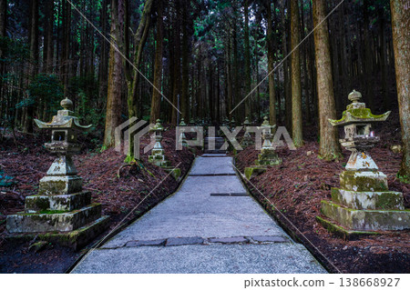 Dawn at Kamishikimi Kumanoza Shrine [Takamori Town, Aso District, Kumamoto Prefecture] 138668927