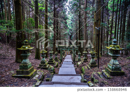 Dawn at Kamishikimi Kumanoza Shrine [Takamori Town, Aso District, Kumamoto Prefecture] 138668946