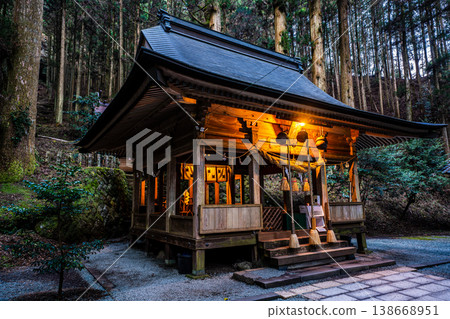 Dawn at Kamishikimi Kumanoza Shrine [Takamori Town, Aso District, Kumamoto Prefecture] 138668951