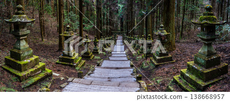 Sunrise at Kamishikimi Kumanoza Shrine: A Panorama [Takamori Town, Aso District, Kumamoto Prefecture] 138668957