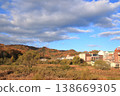 秋末時節,日本鄉村群山環繞,樹葉色彩繽紛(風景照) 秋末時節,日本鄉村群山環繞,樹葉色彩繽紛(風景照) 138669305