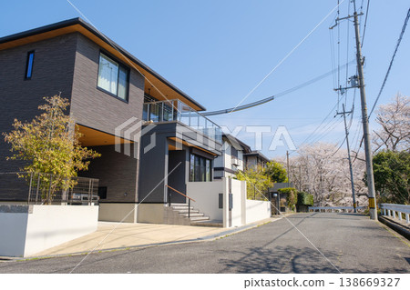 一棟現代化訂製住宅,坐落於櫻花盛開的街區:春日藍天,夢想中的獨立屋。 一棟現代化訂製住宅,坐落於櫻花盛開的街區:春日藍天,夢想中的獨立屋。 138669327