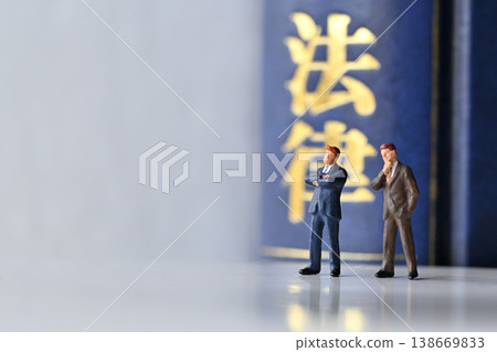法律書籍和男人 法律書籍和男人 138669833