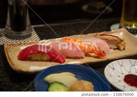 Assorted sushi and beer (Japanese food) 138670000