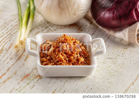 Roasted dry golden dehydrated onion Roasted dry golden dehydrated onion 138670298