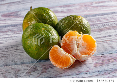 Sweet green juicy tangerin heap 138670375
