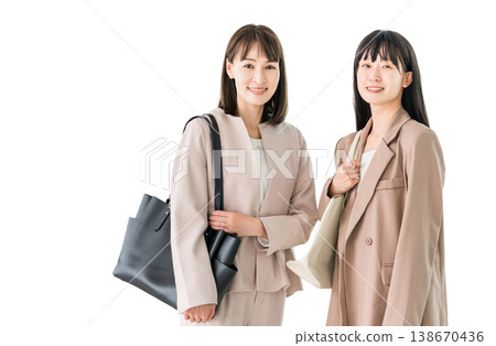 辦公室排隊微笑的女企業家(職業婦女、職業母親) 辦公室排隊微笑的女企業家(職業婦女、職業母親) 138670436