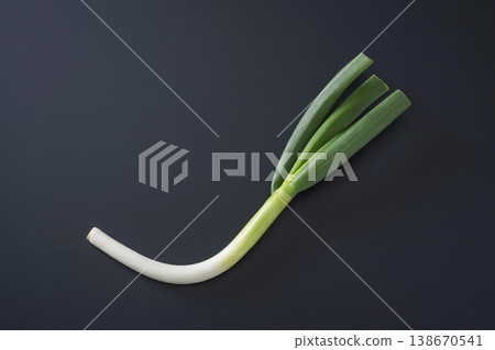 Bent green onion 138670541
