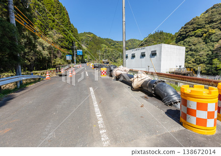 Materials from the site of the heavy rain disaster in Kirishima City, Kagoshima Prefecture: Temporary water pipes being laid. 138672014