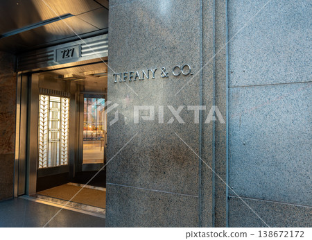 New york, usa august 14,2024. Tiffany and company Flagship entrance on fifth avenue, manhattan  iconic luxury jewelry boutique facade conveying glamour, prestige, and elegance 138672172