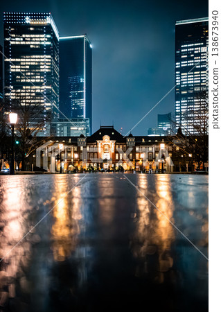 雨夜裡的東京車站 138673940