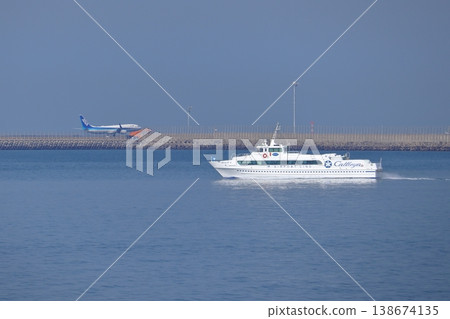 津機場線（愛知縣常滑市）從中部國際機場沿岸航行。 138674135