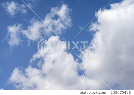春日的天空，藍天，晴朗，春天，四月，圖片 138675438
