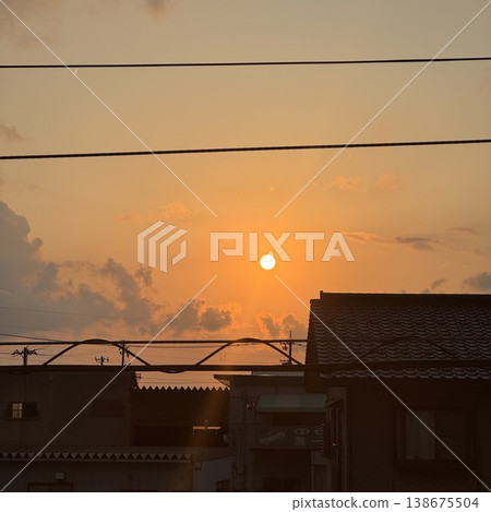 在城市的夕陽的天空 在城市的夕陽的天空 138675504