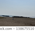 Springtime beach (Location: Tokumitsu Beach, Hakusan City, Ishikawa Prefecture; Time of photo: April) 138675510