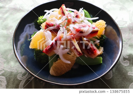 Red kiwi fruit and sweet summer orange salad Red kiwi fruit and sweet summer orange salad 138675855