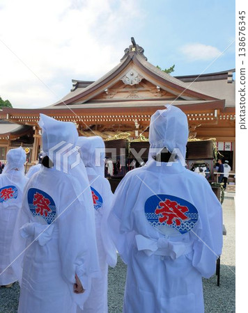 The rice field festival at Aso Shrine: The roar of white decorations (Kumamoto Prefecture) The rice field festival at Aso Shrine: The roar of white decorations (Kumamoto Prefecture) 138676345